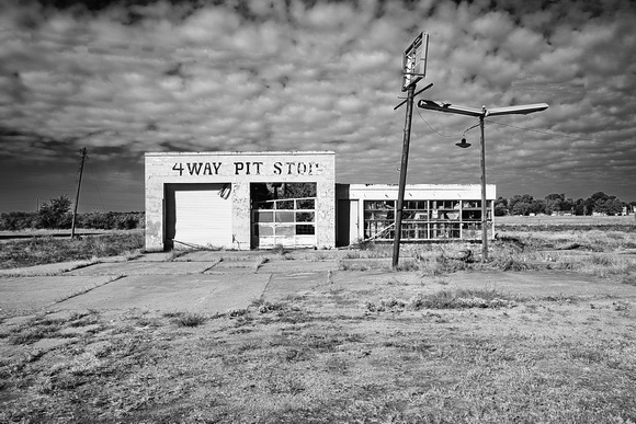 4 WAY PIT STOP - Tutwiler, MS